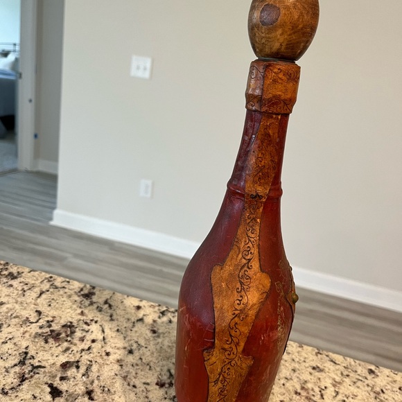 Italian Leather wrapped wine bottle - Picture 4 of 5